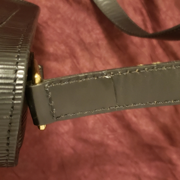 Authentic Louis Vuitton epi leather saddle bag black - Picture 12 of 14